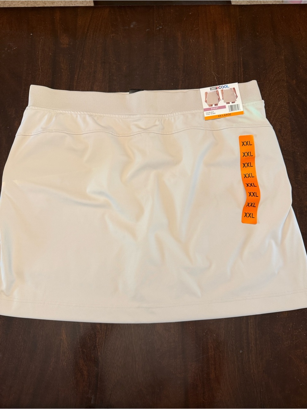 32 Degrees cool Women’s Cream Athletic Skort with Zip Pockets. Size XXL